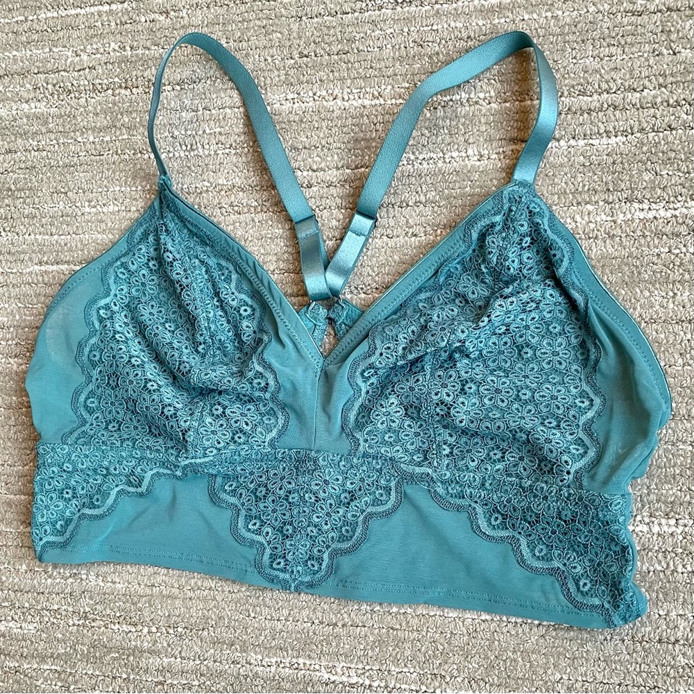 💙Super cute lace Aerie bralette with cross back